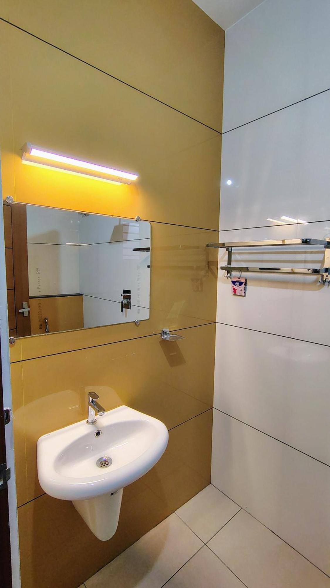 Hrishi Guest 2bhk Apartment *